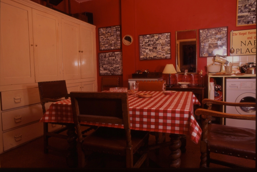 19910205 14 EARL'S COURT SQUARE KITCHEN 03.jpg